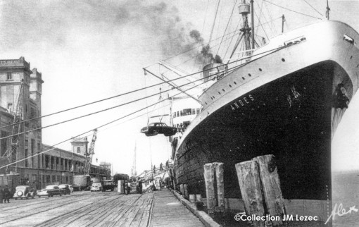 La Gare Maritime de Cherbourg, après la seconde guerre mondiale, avec à quai le paquebot "Andes"