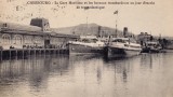 Transbordeurs devant la gare maritime de 1912 à Cherbourg